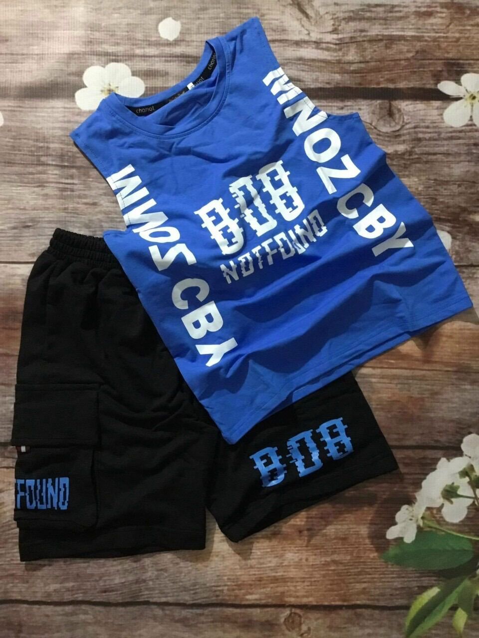 Mẫu hiphop túi hộp cho bé trai, quần ngố phong cách ngầu.