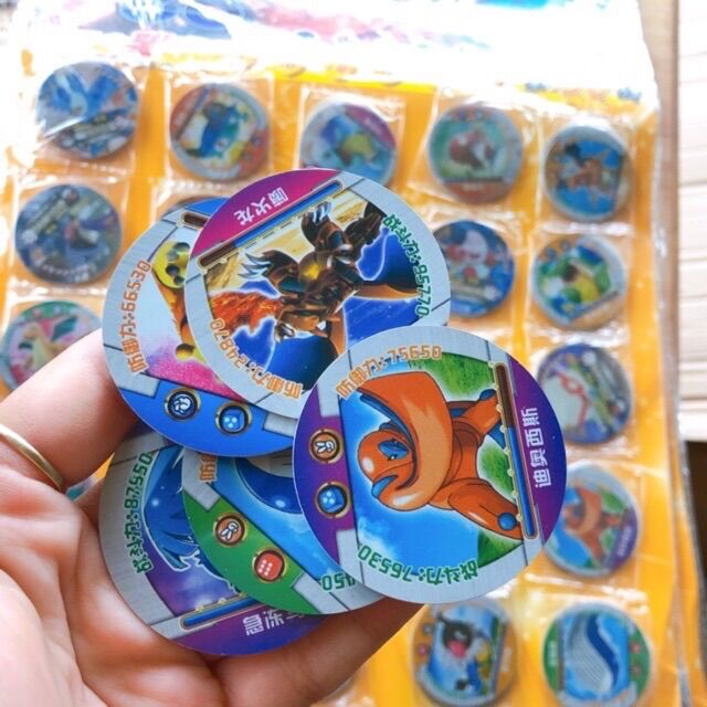 Thẻ bài nhựa pokemon hình tròn