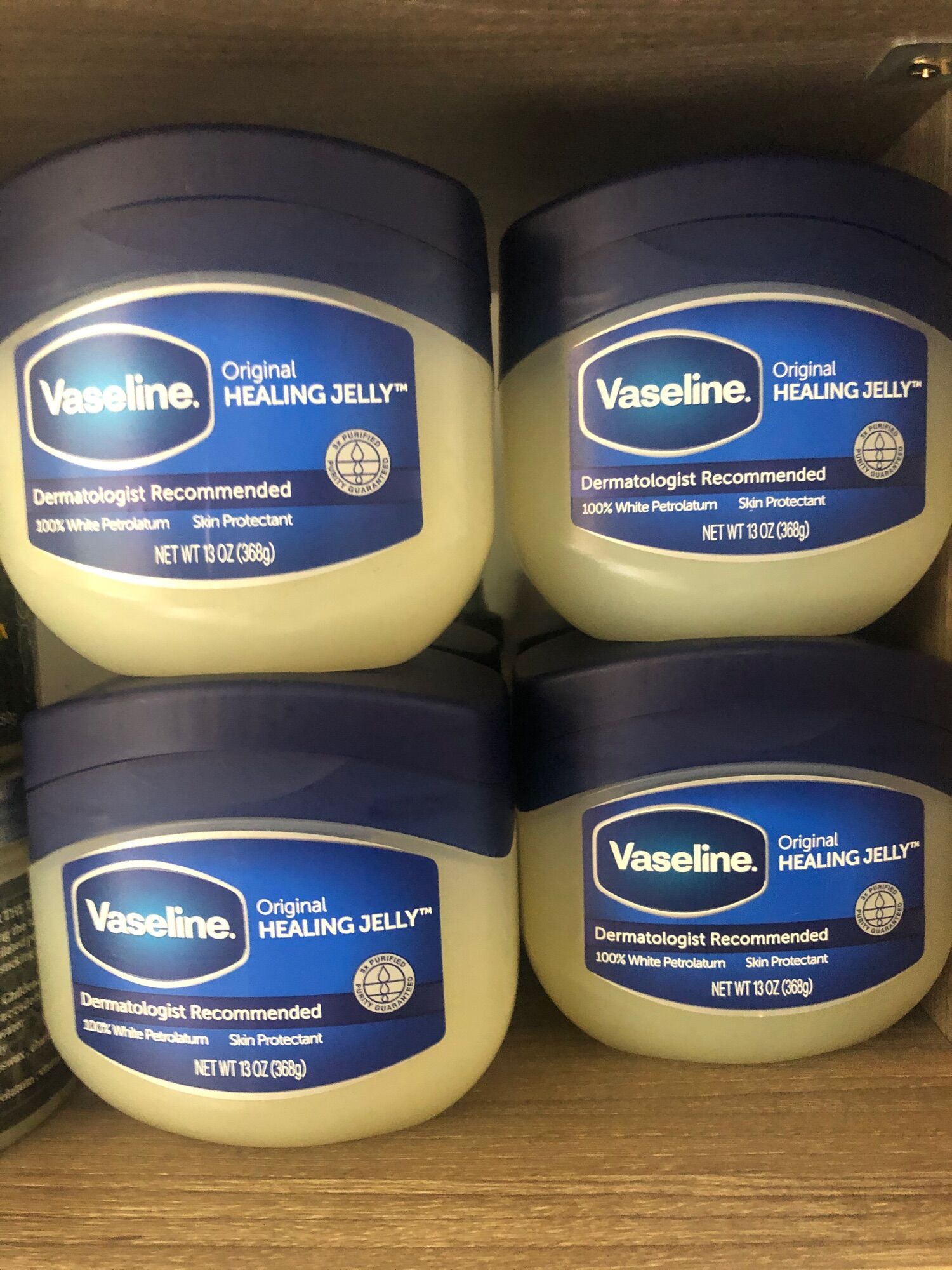 Vaseline dùng trong phun xăm