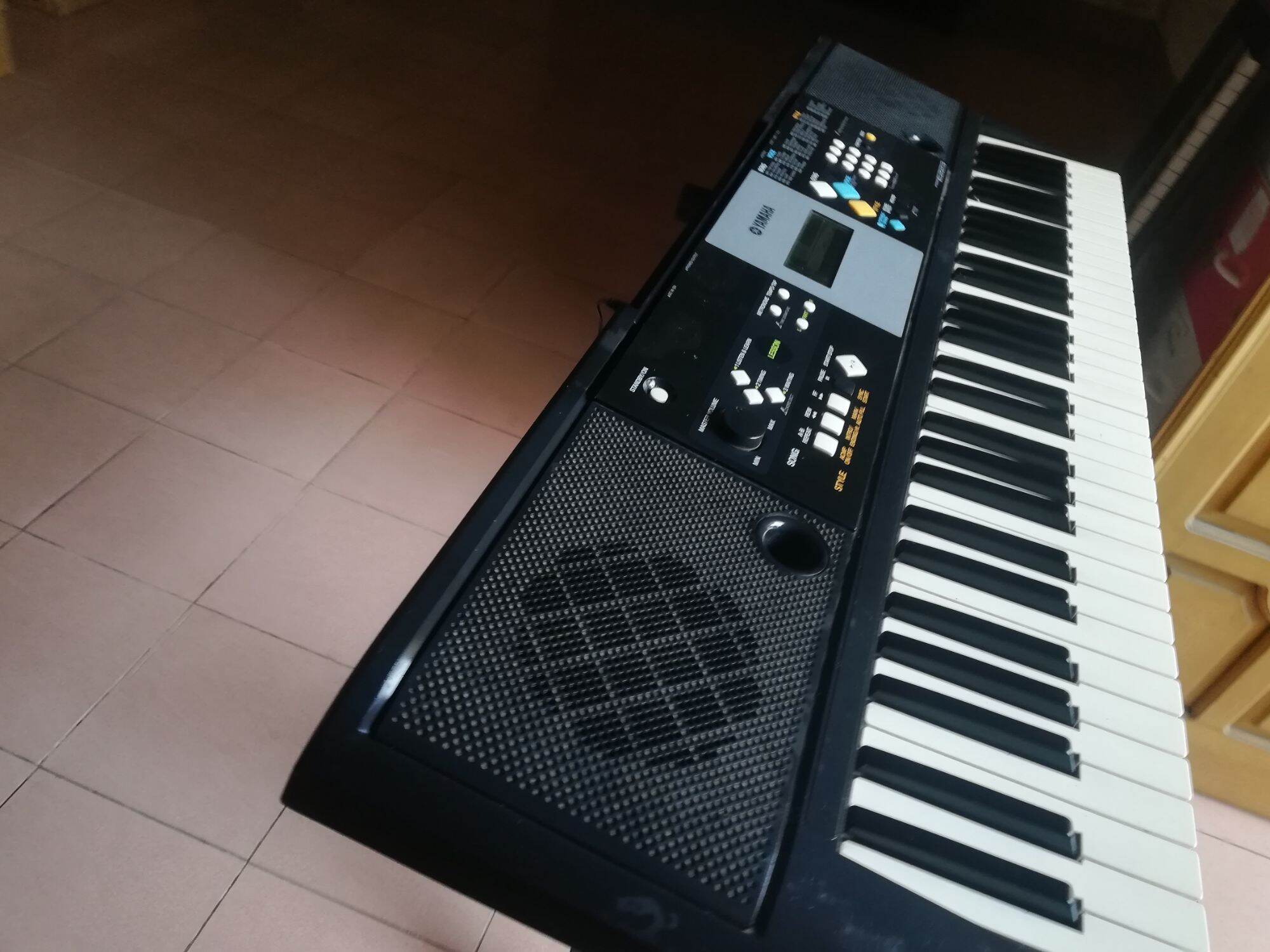 Đàn organ Yamaha PSR e223