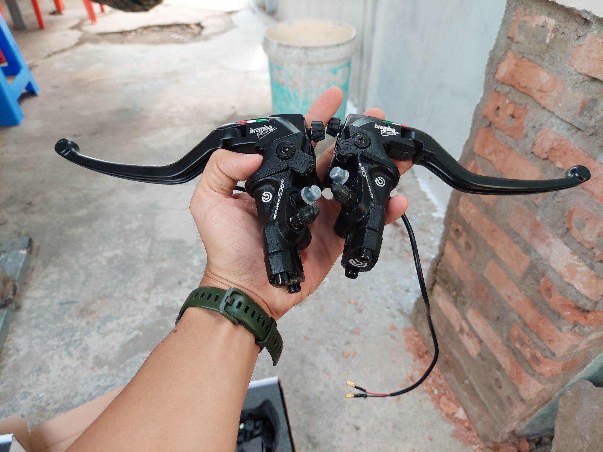 Tay thắng bình dầu rời Brembo (1 cặp)
