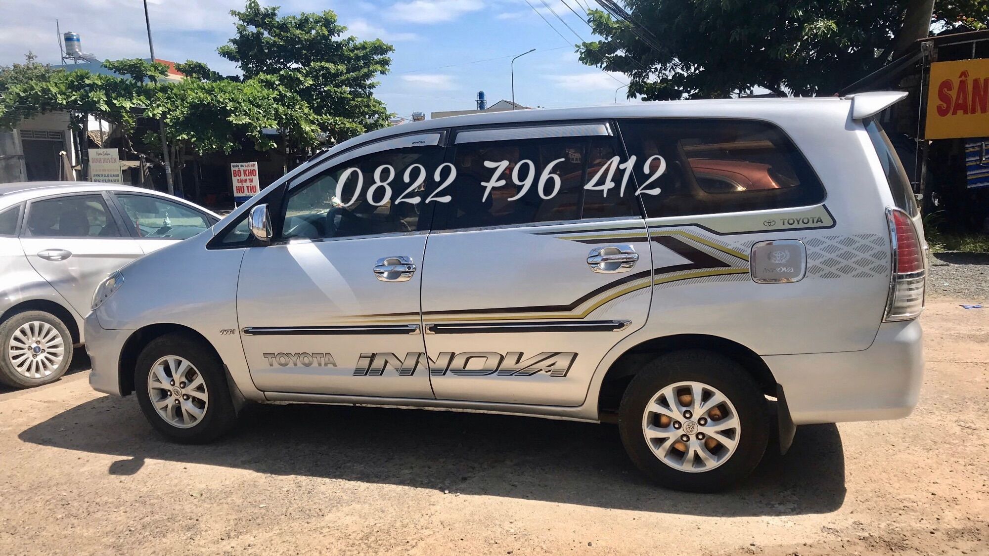 Tem dán sườn xe Innova mẫu Indian, hình thật shop chụp