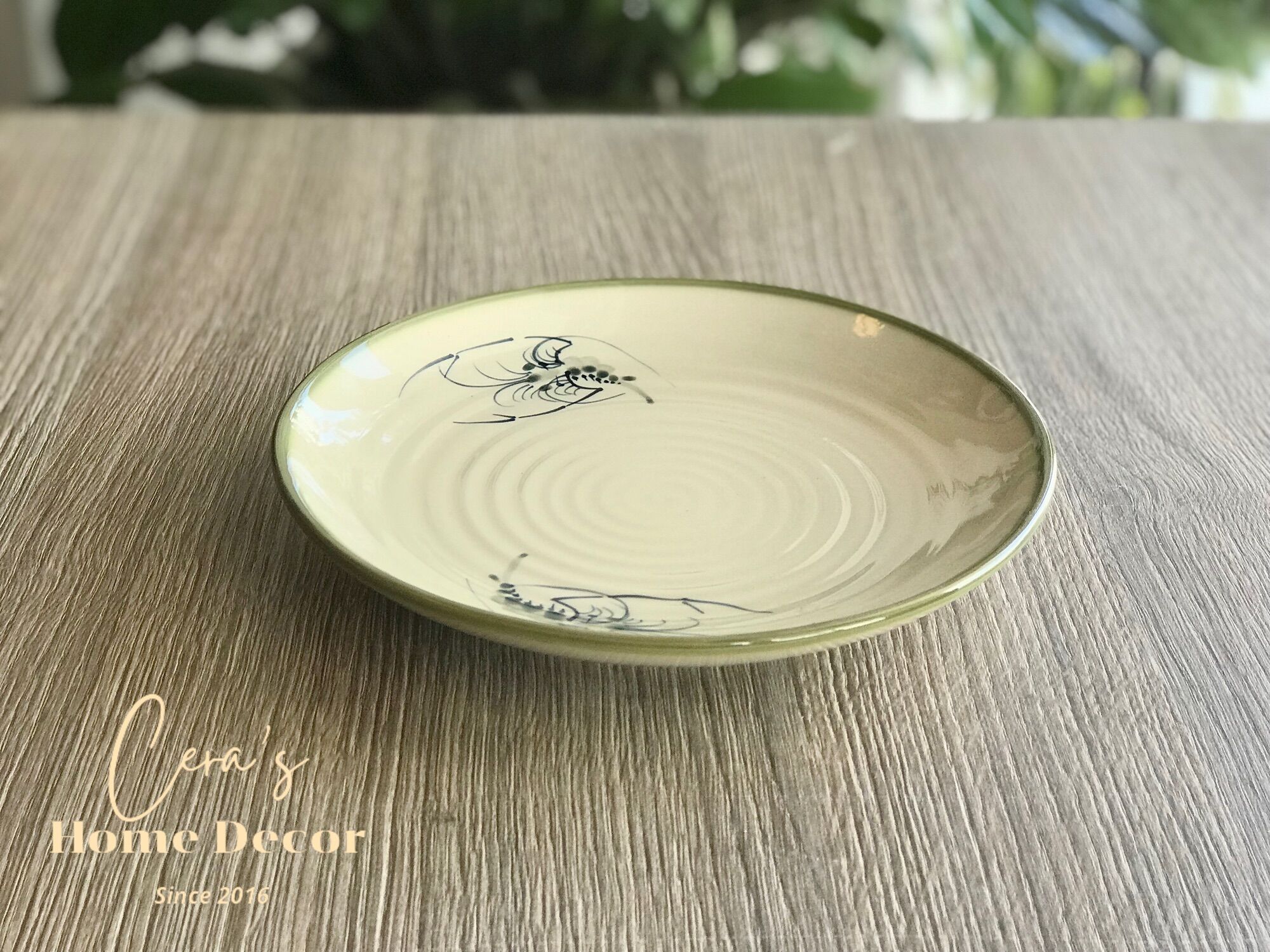 Đĩa tròn men ngà vẽ tôm Gốm Bát Tràng