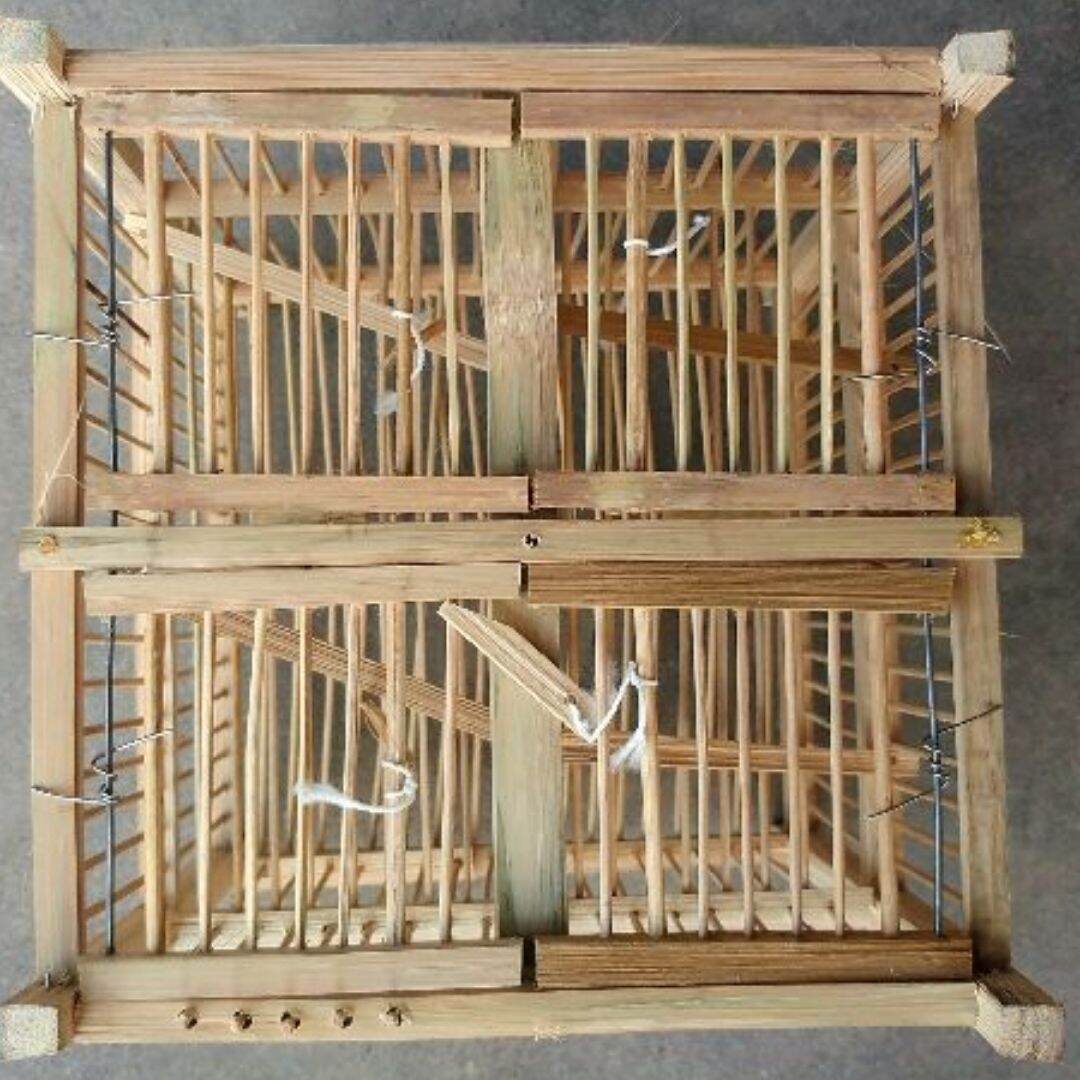 Lồng bẫy chim khuyên 4 cửa chất liệu tre
