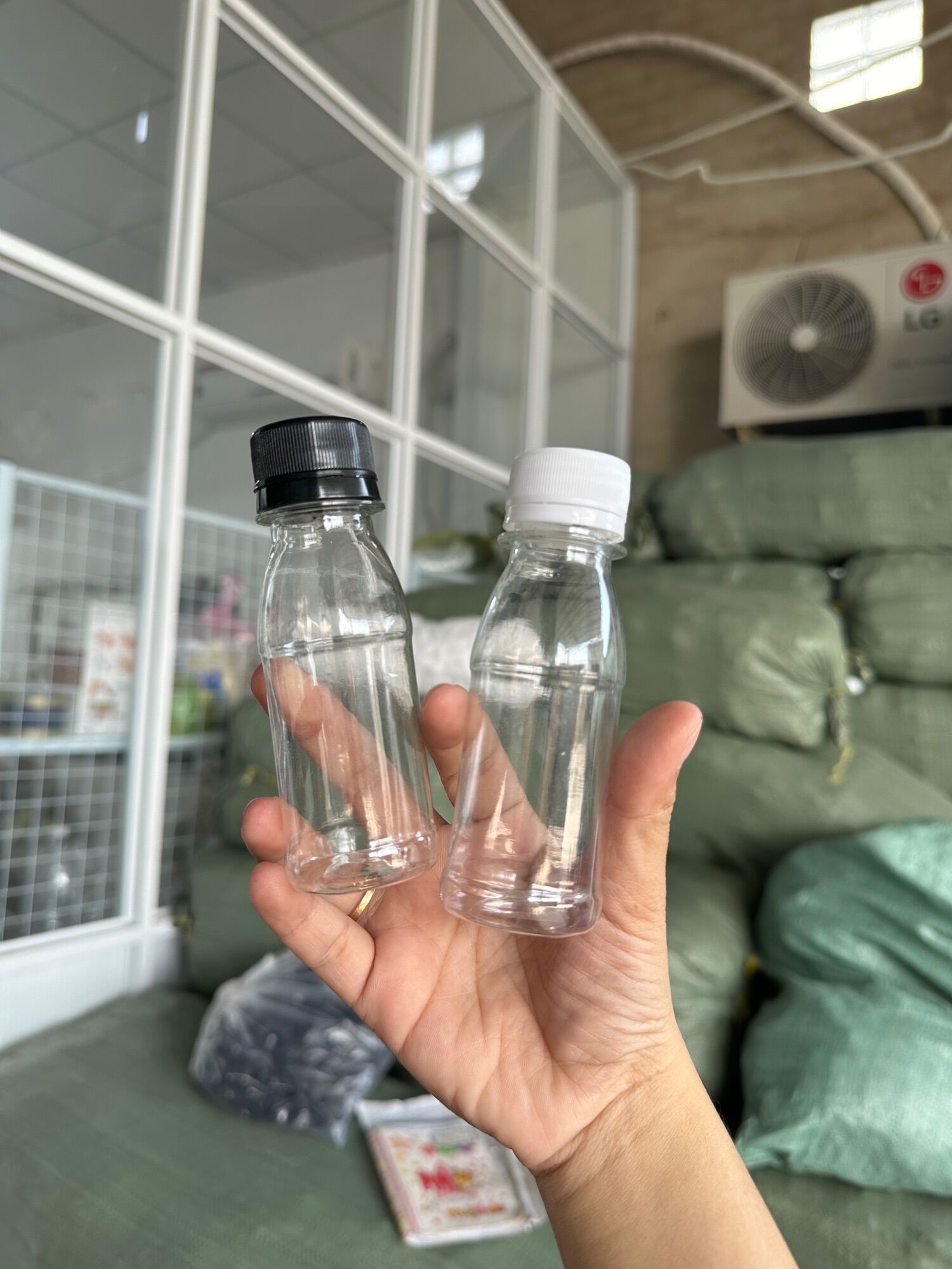 1 Chai  đựng nước sốt , nước chấm 100ml kèm nắp đen