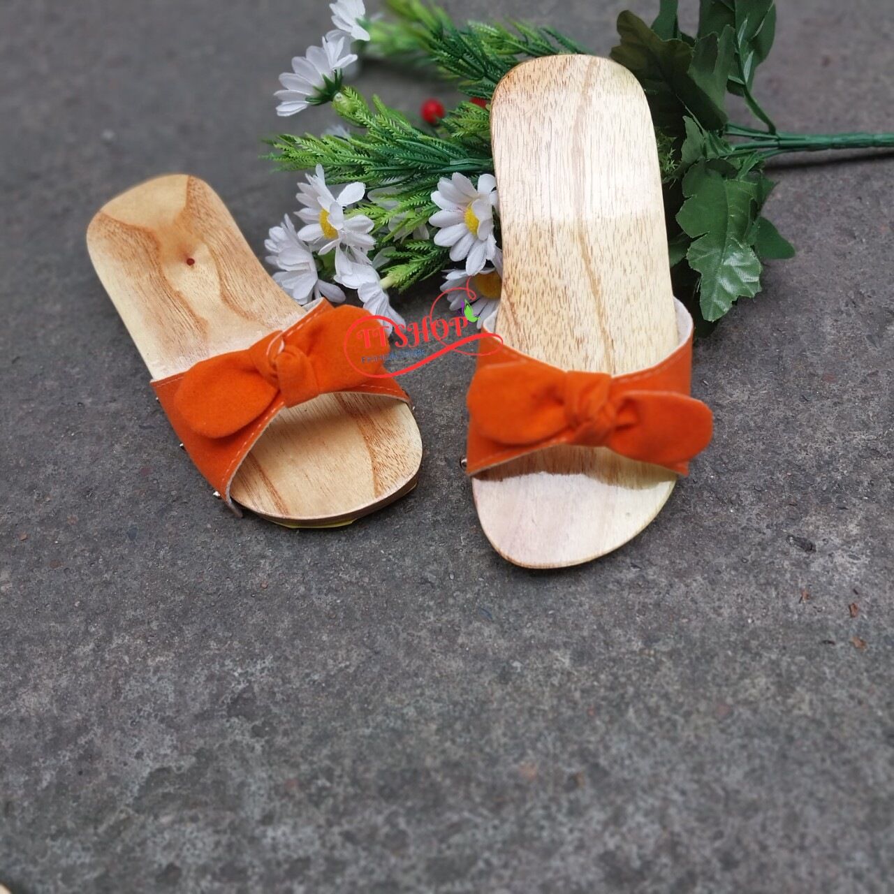 Guốc gổ quai nơ nhung cho bé từ 1 tuổi đến 10 tuổi