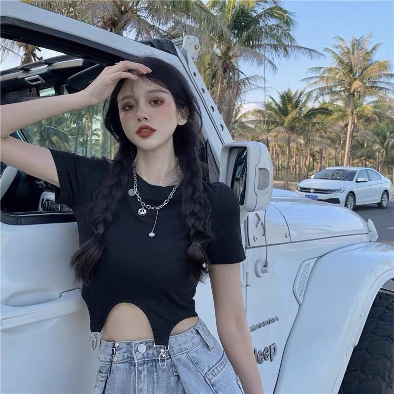 Áo croptop cổ tròn phối khoen