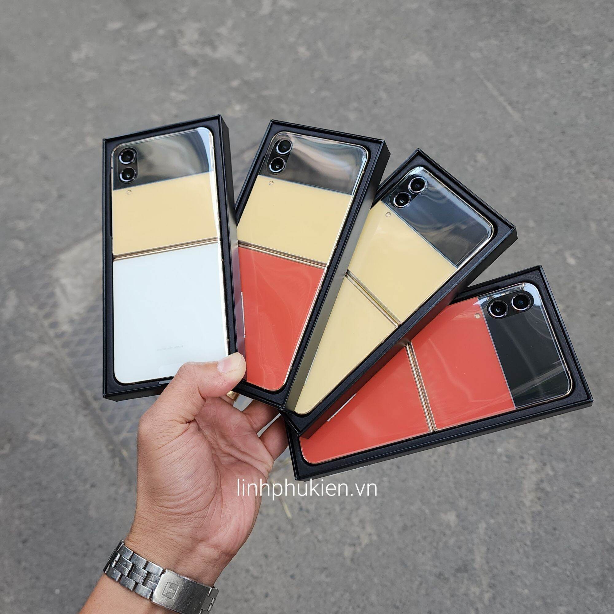 Điện thoại Samsung Galaxy Z Flip 4  - Hàng chính hãng - Bảo hành 12 Tháng