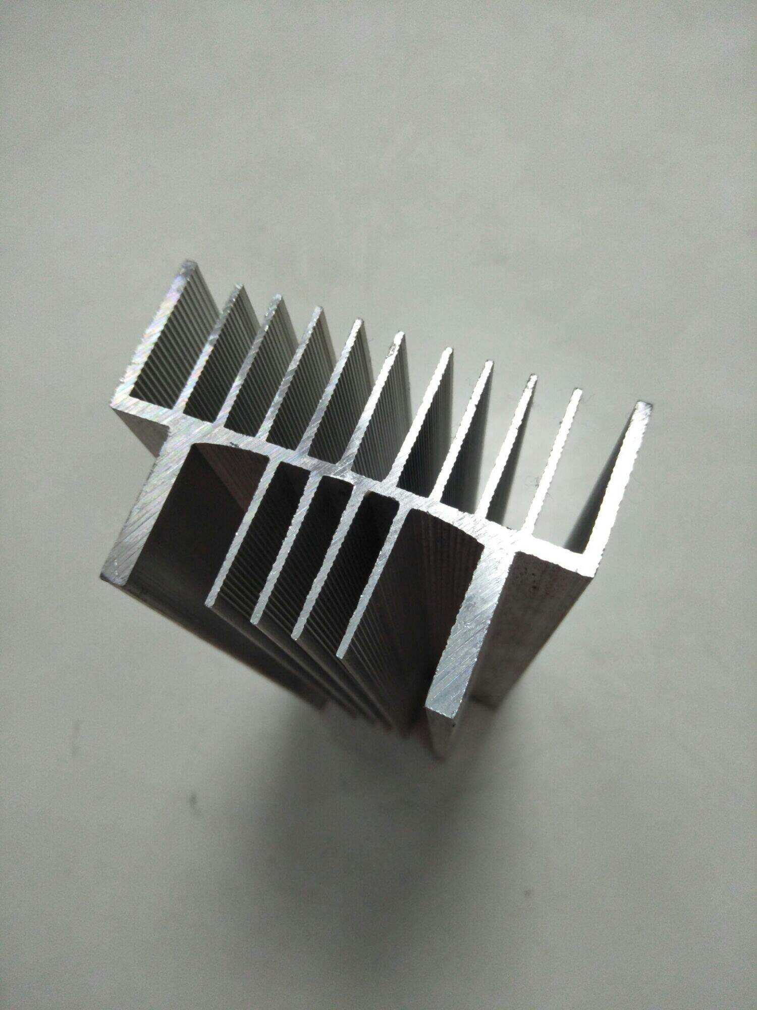 Nhôm 2u dài 22cm, cao 8,5 cm