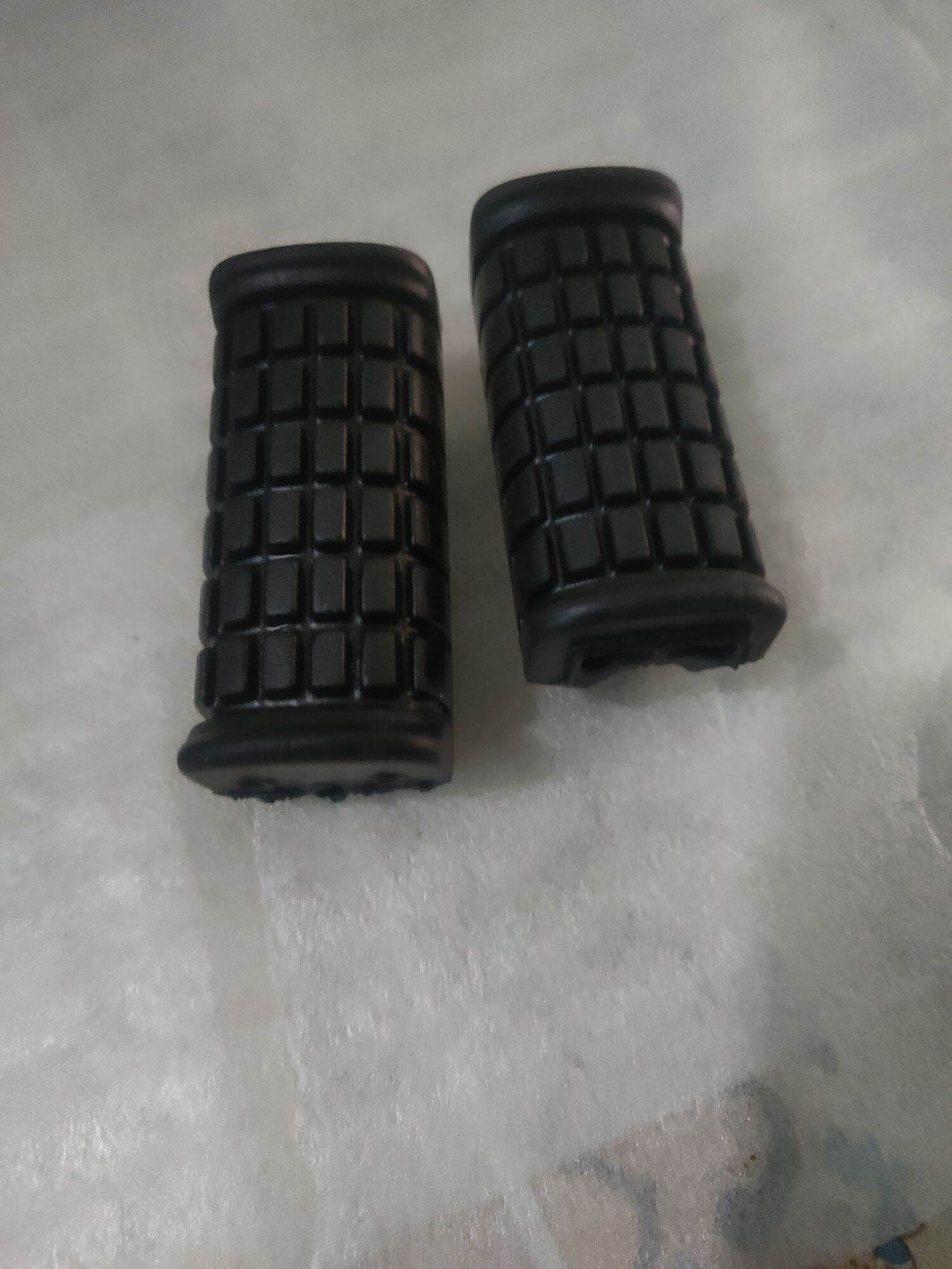Cao su gác chân trước suzuki