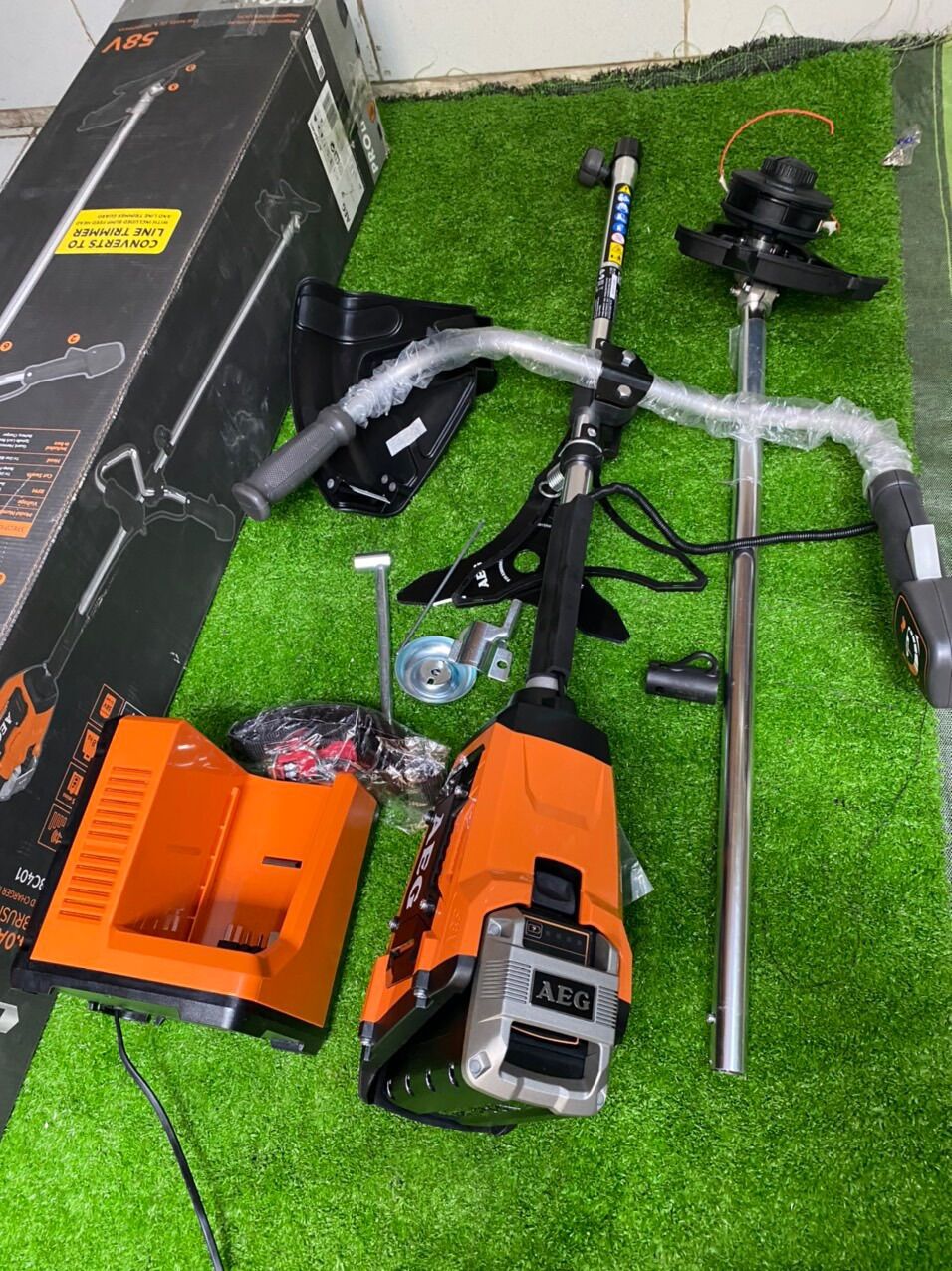 Máy cắt co pin AEG 58v