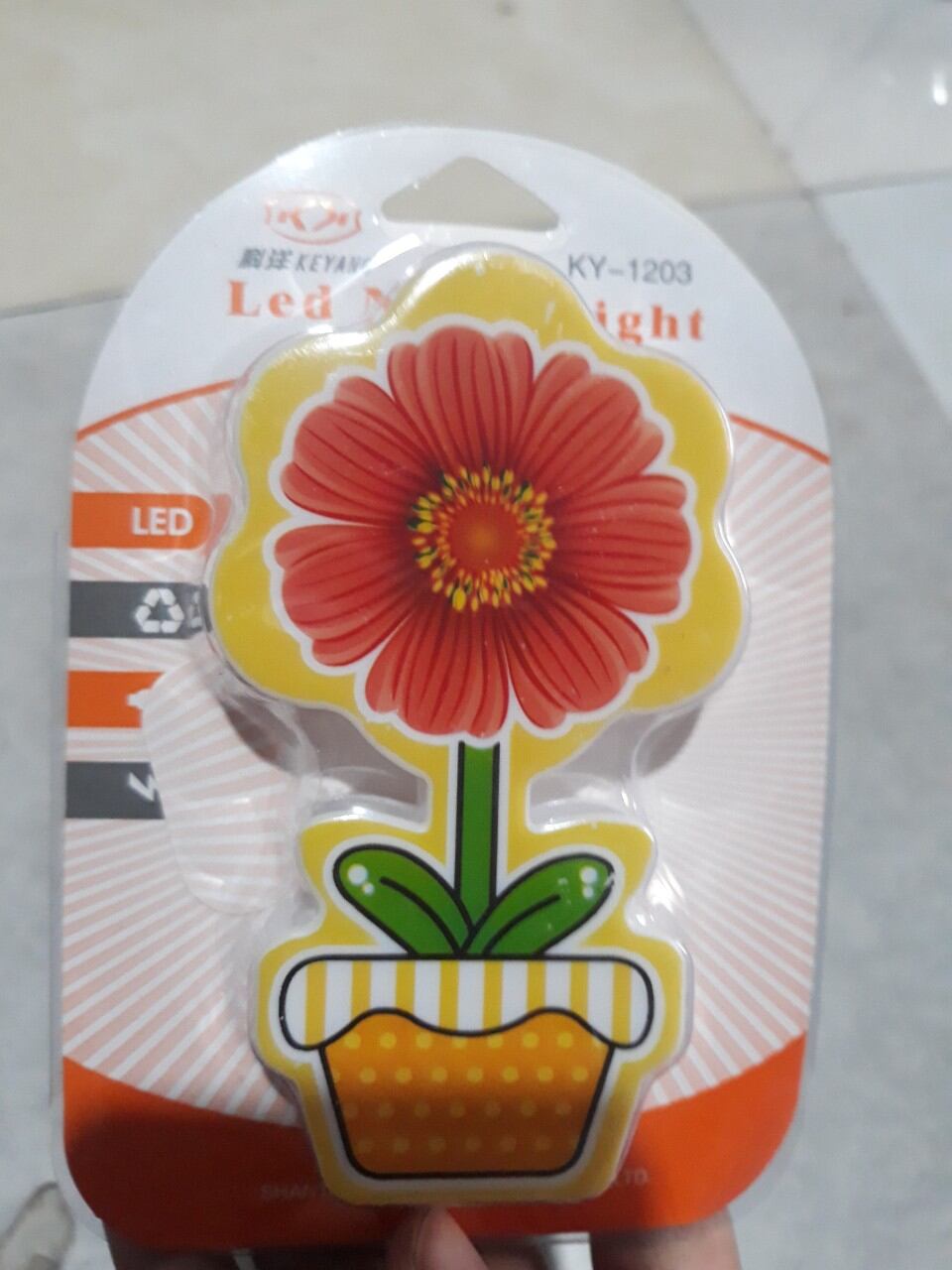 Đèn ngủ có công tắc nhiều mẫu( màu ngẩu nhiên)