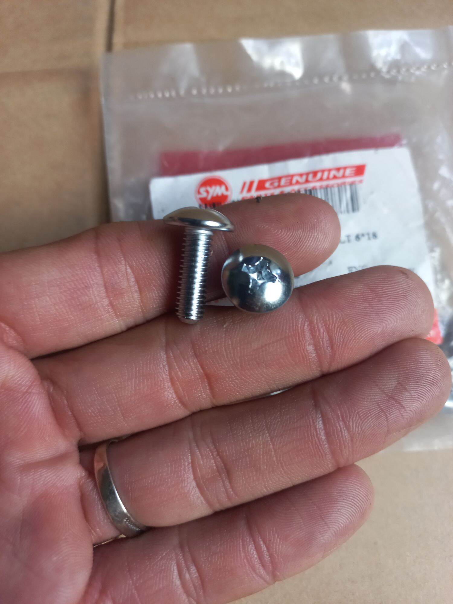 Ốc bắt Dàn Áo 6ly20 phân Chính Hãng ( loại Xi Inox ) Giá 1 con