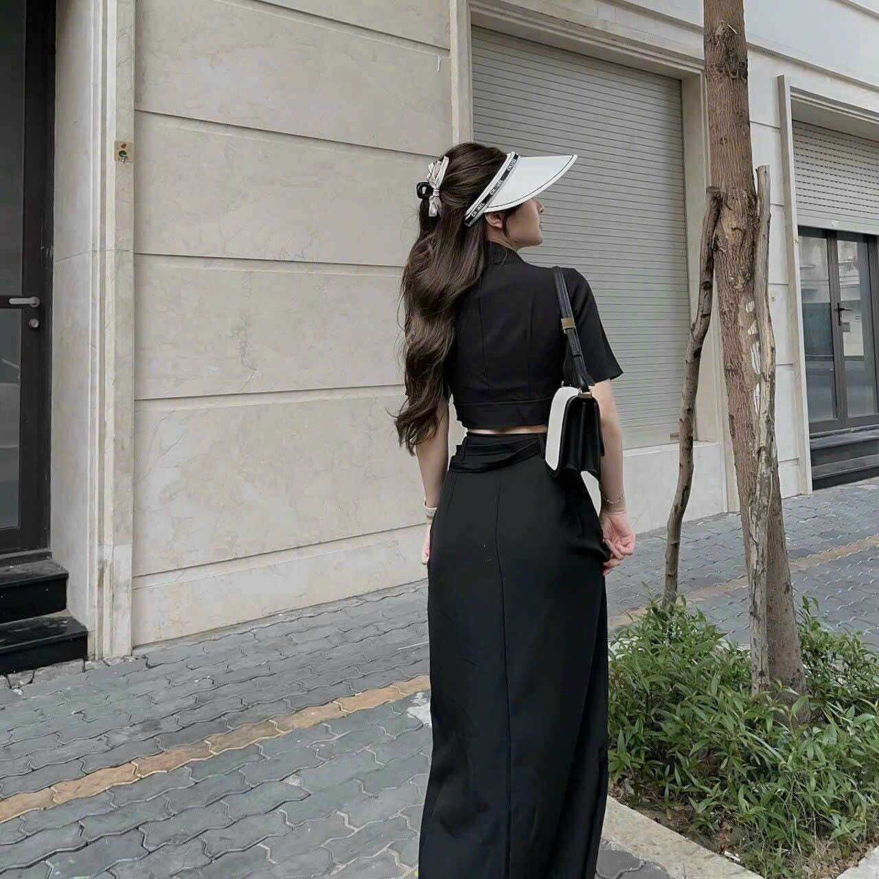 Set áo cổ vest kiểu croptop kèm chân váy