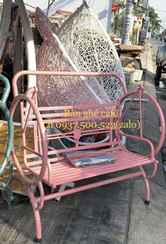 Ghế xích đu sắt thư giãn