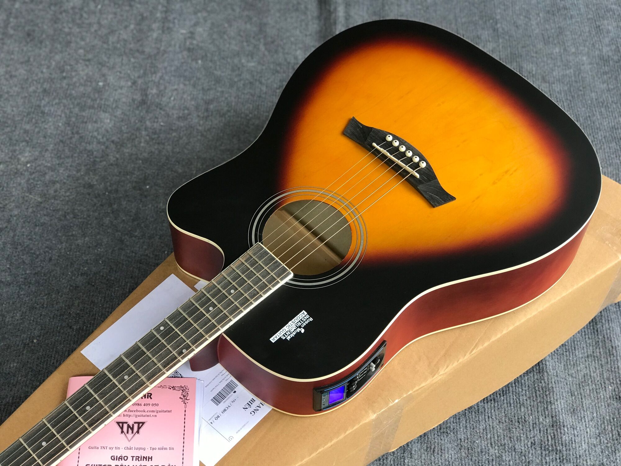 xả kho mẫu Guitar rosen r135 eq
