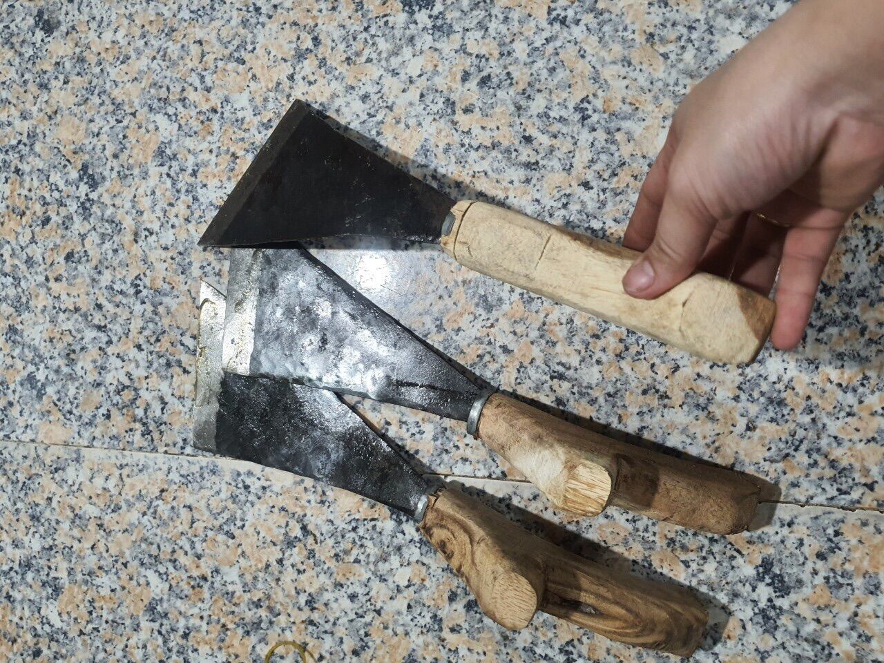 Chét làm cỏ vườn nhỏ