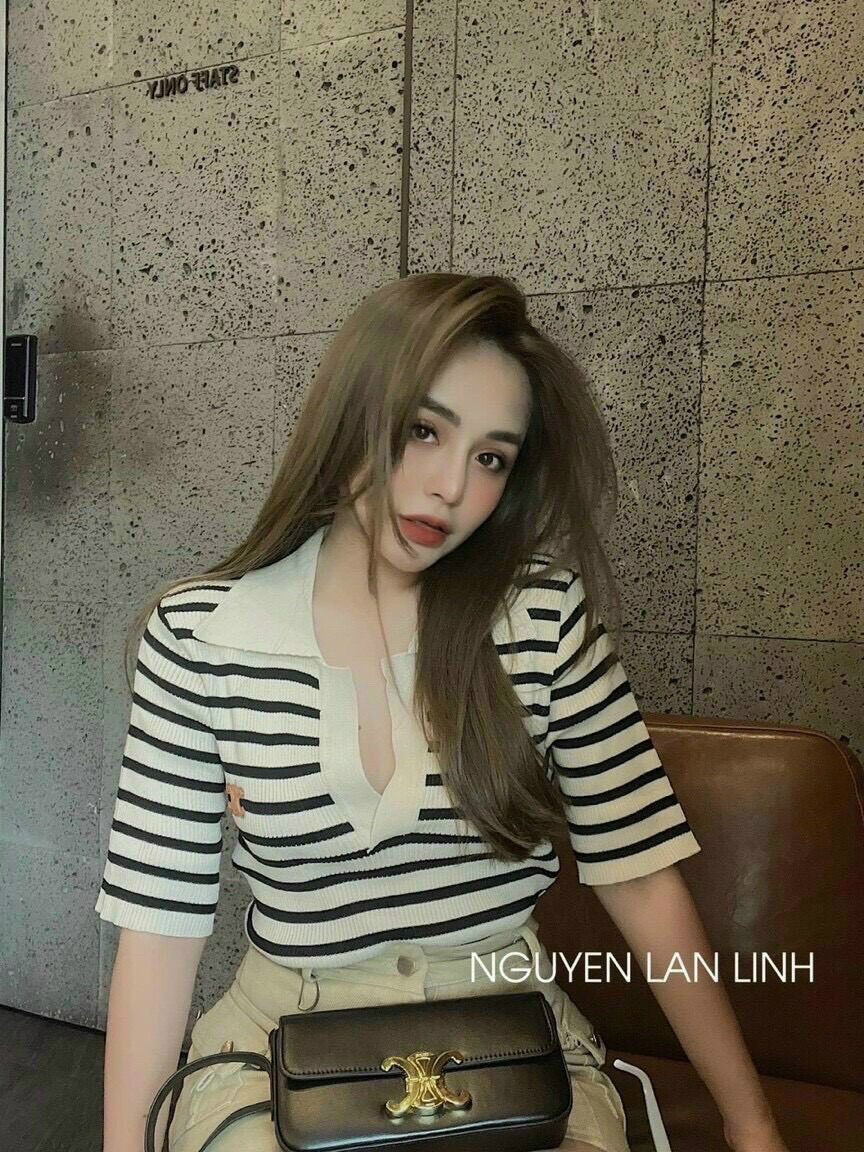 Áo sọc cổ trụ gắn chữ TS