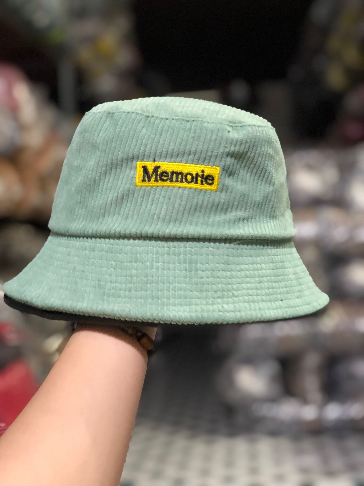 Nón bucket nhung thêu logo chữ MEMORY