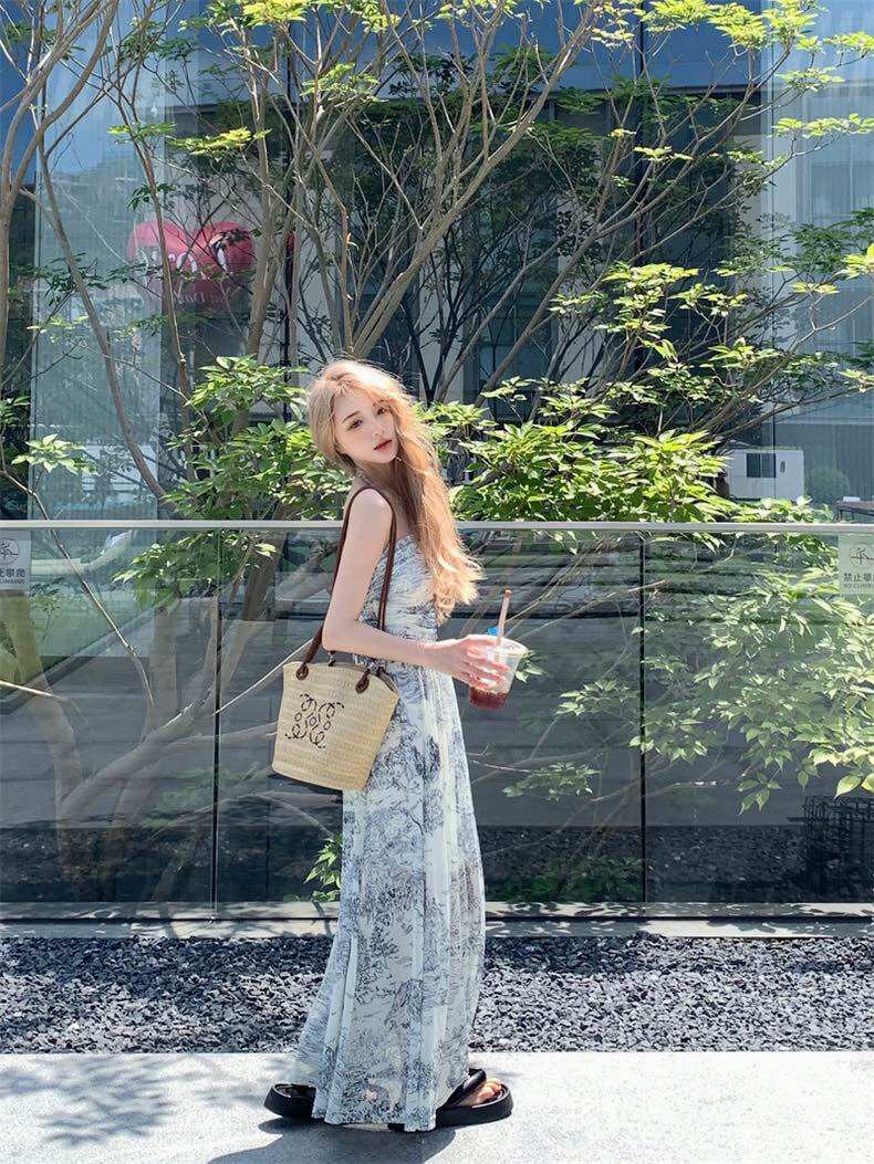 Đầm midi xoè yếm hoạ tiết hở lưng