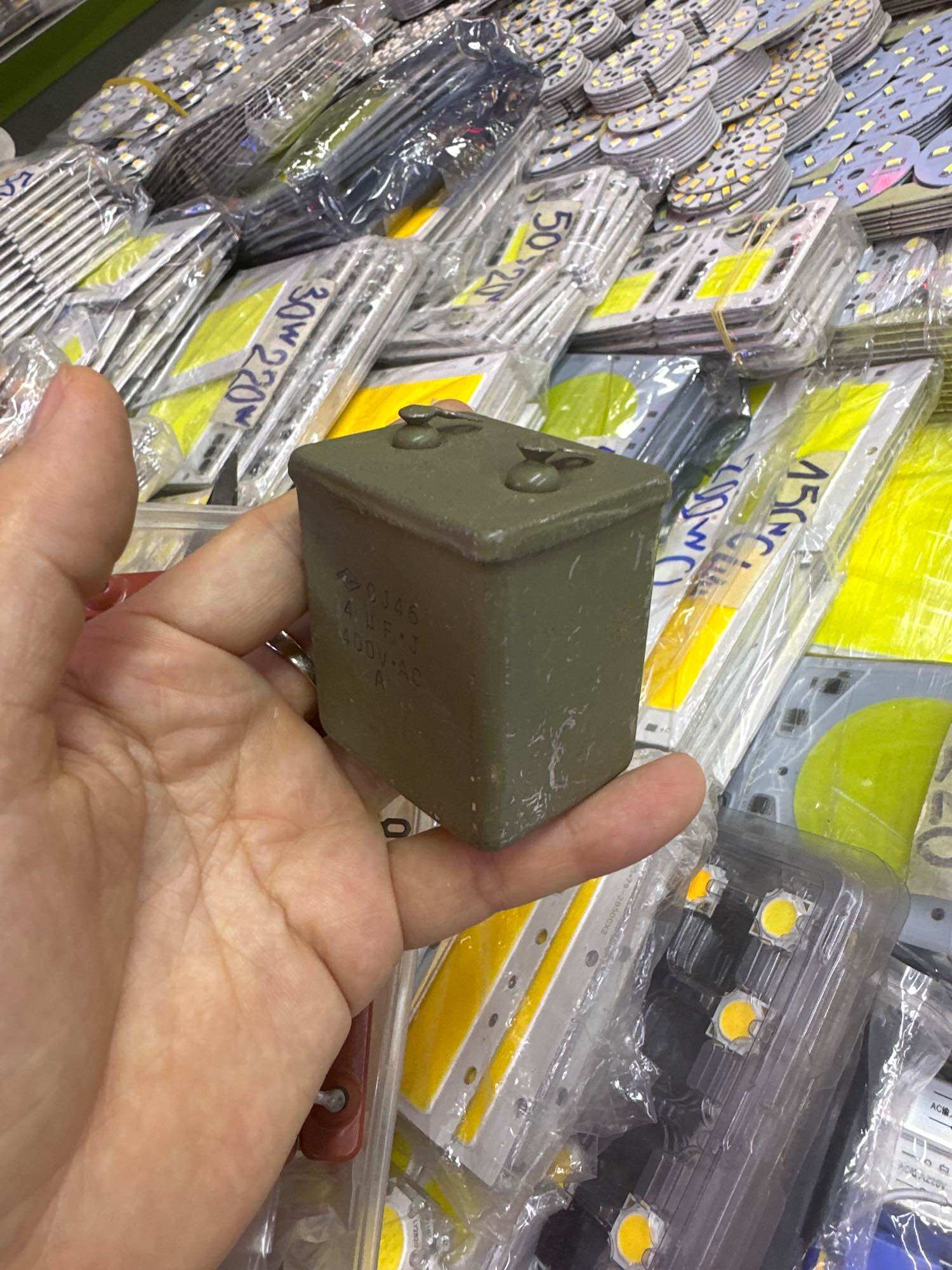 tụ nga 4uf 400v