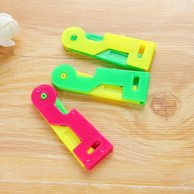 Dụng cụ xỏ kim tự động