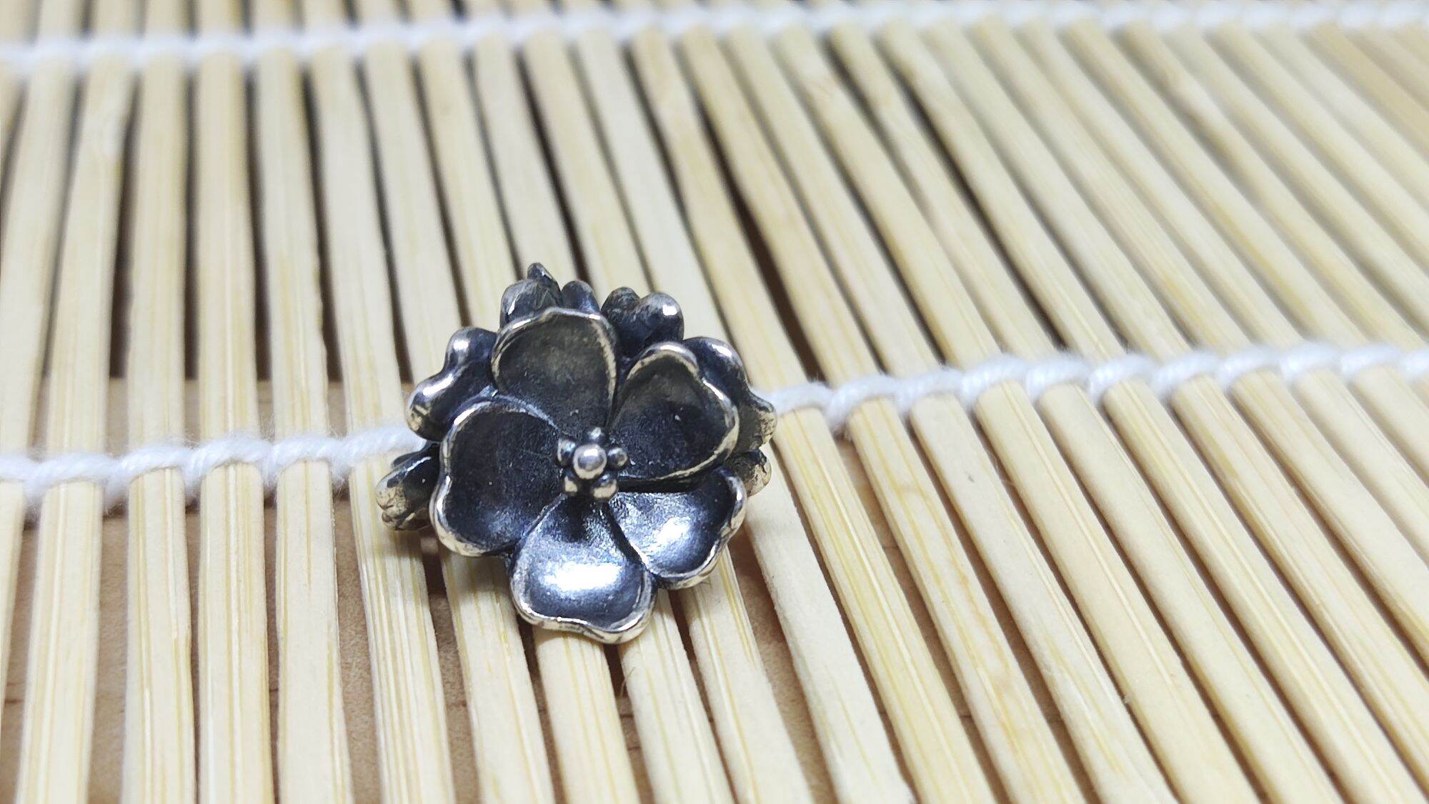 GauBee Charm bạc 925 hoa táo đen tb