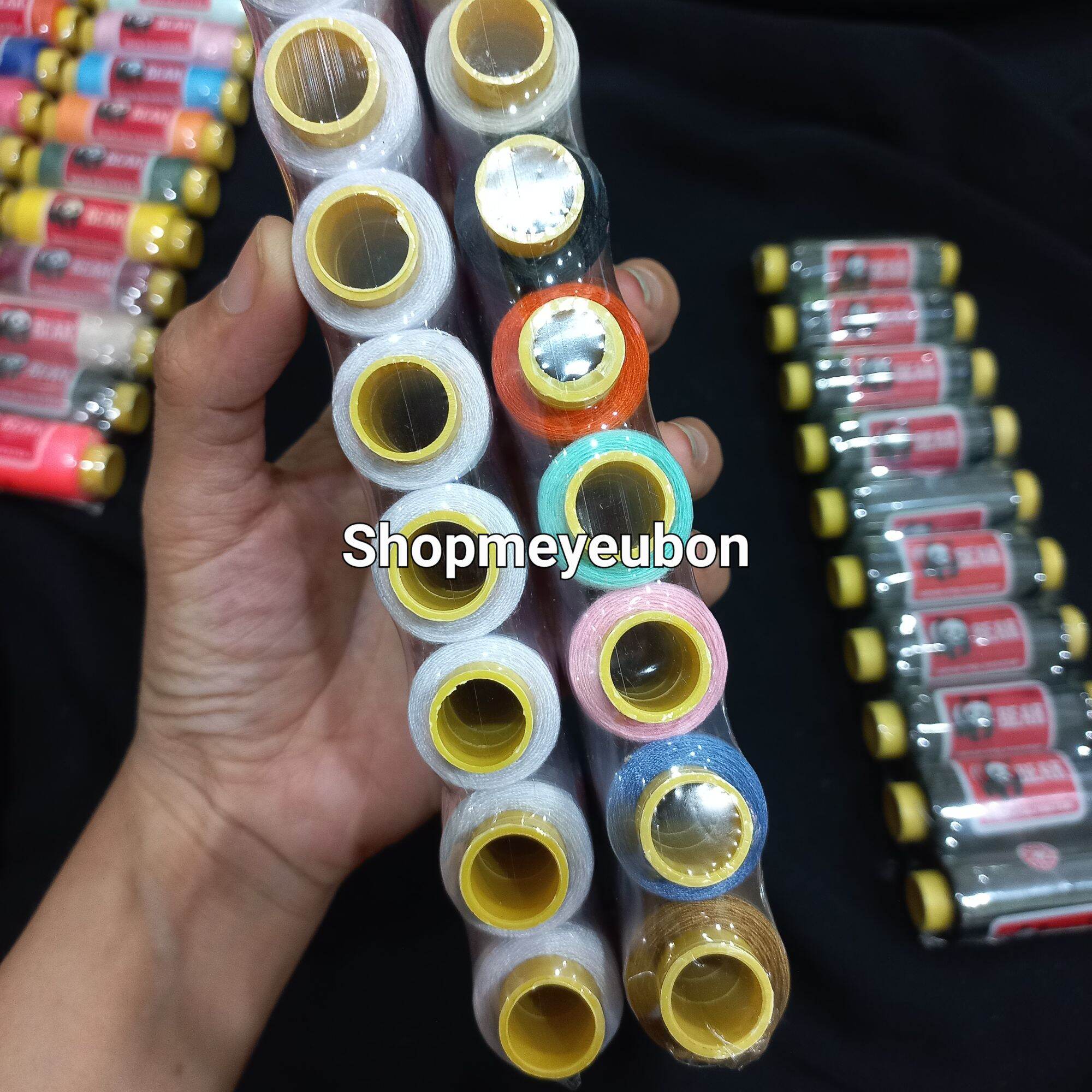 Vỉ 10 cuộn chỉ may đồ gấu (màu ngẫu nhiên/trắng/đen)