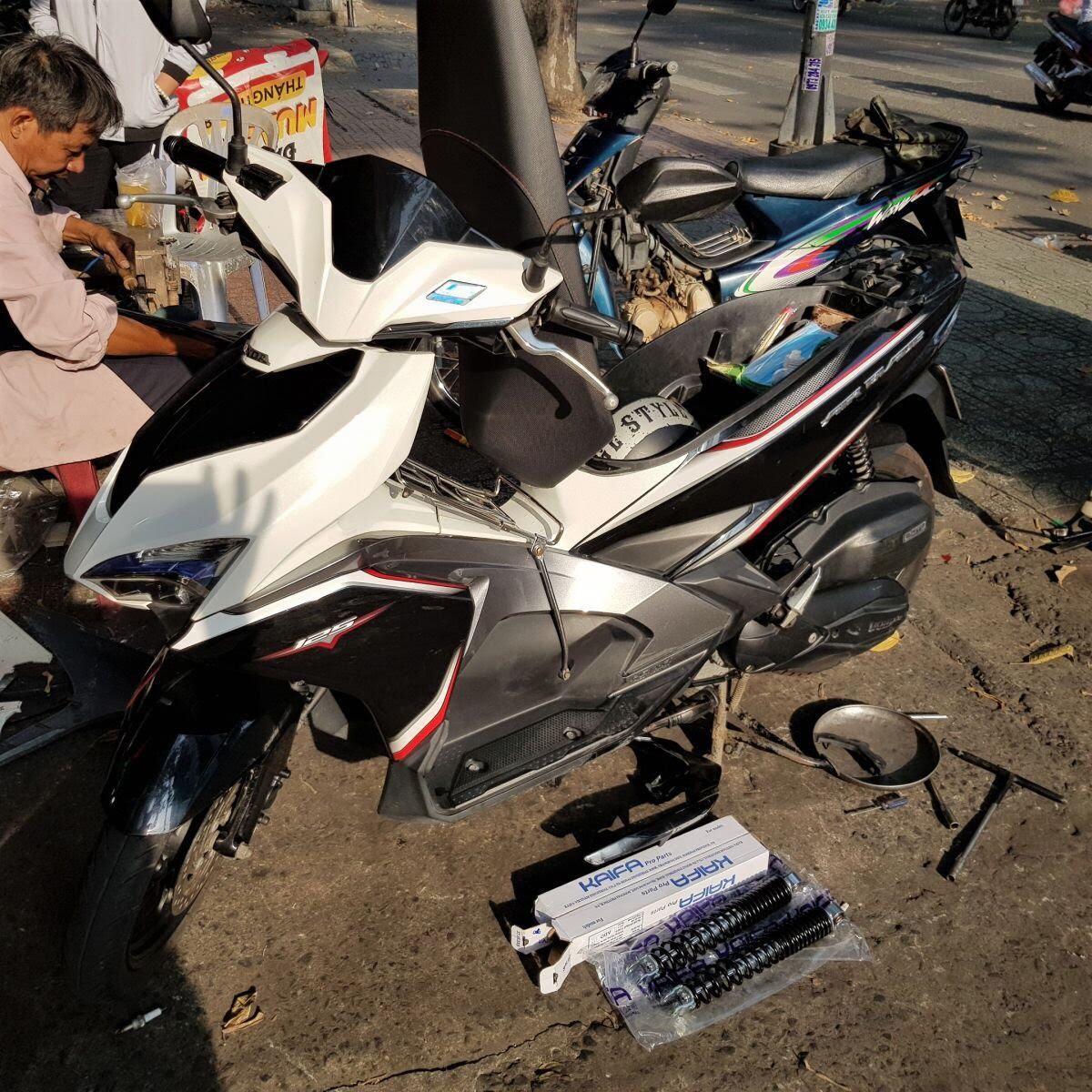 Phuộc sau - AirBlade 125 ( 2013 - 2019 ) hiệu KaiFa ( 1 cặp ) 33cm