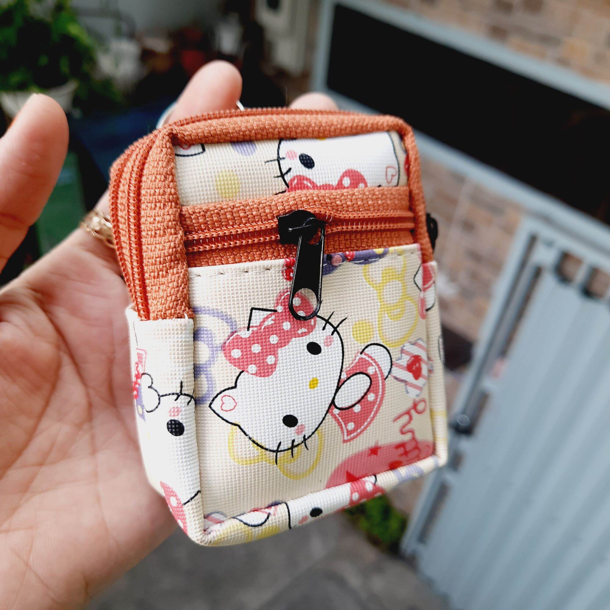 Móc khóa balô hình kitty có 3 ngăn đựng ( 8×7cm)