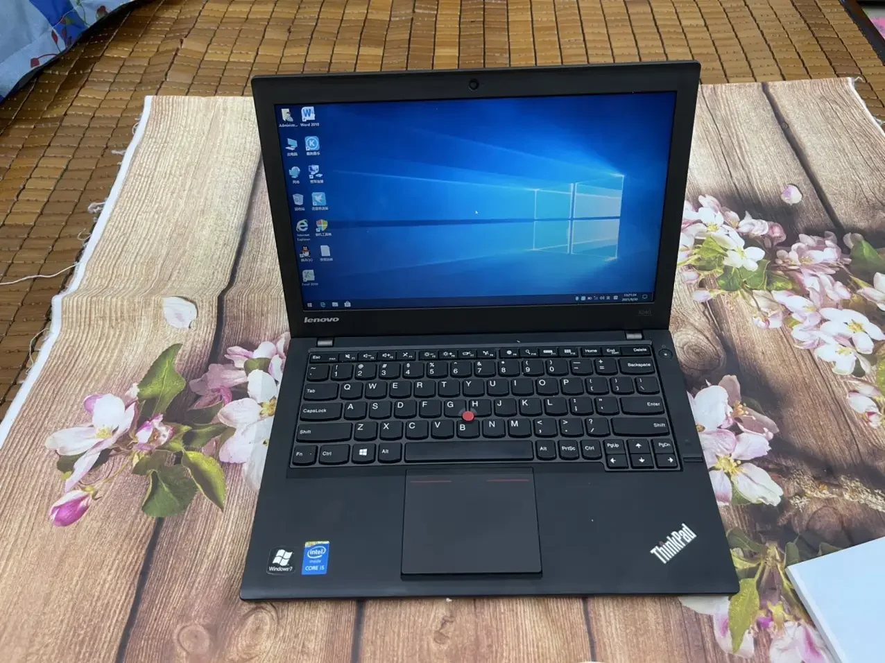 Lenovo thinkpad x240 xịn xò i5 4g sdd 128g 12in nhỏ tiện