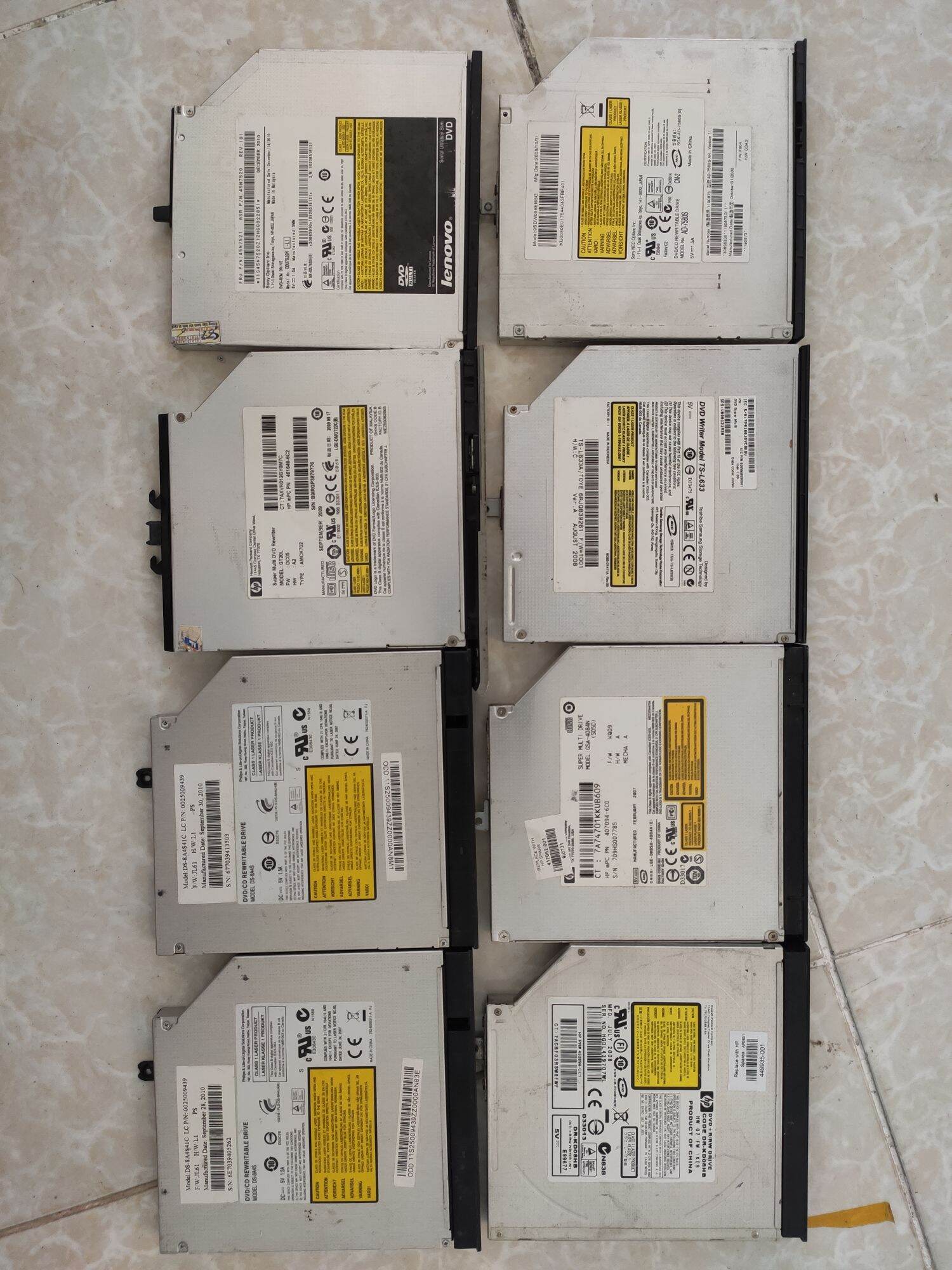 ổ đĩa CD của máy tính laptop