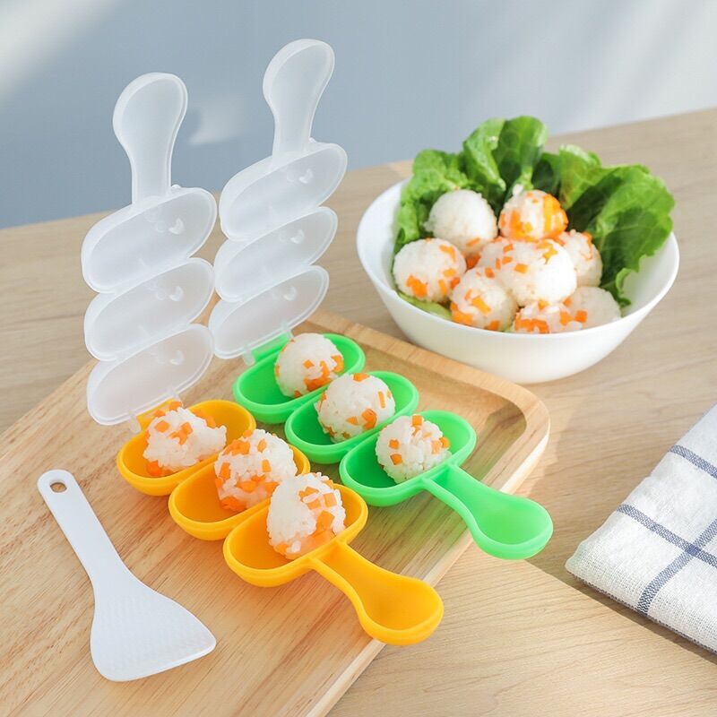 Khuôn lắc cơm cho bé ăn dặm