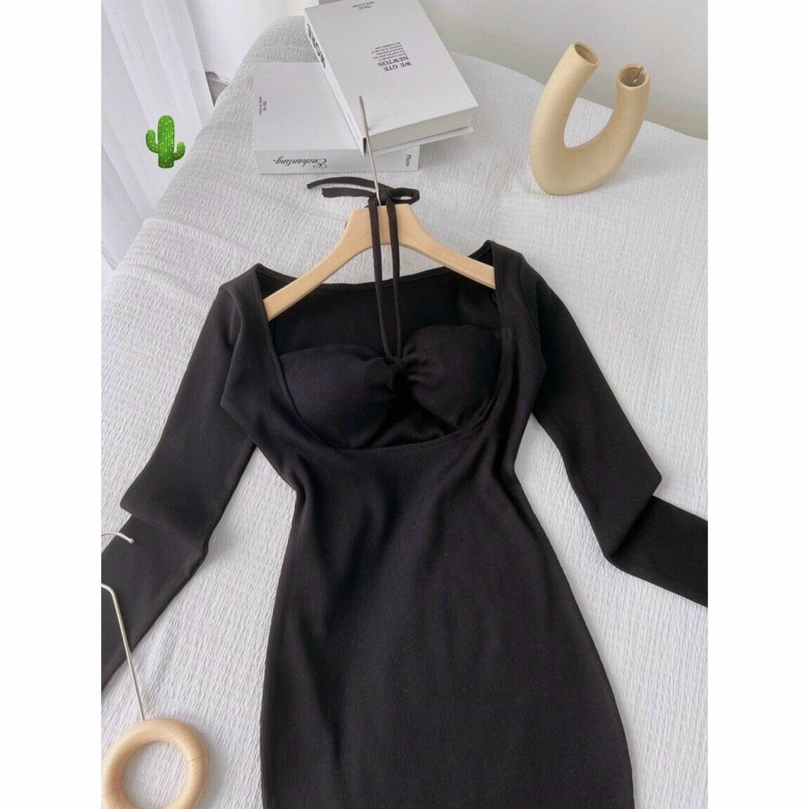 Đầm body tôn dáng khoe eo yếm cổ PC