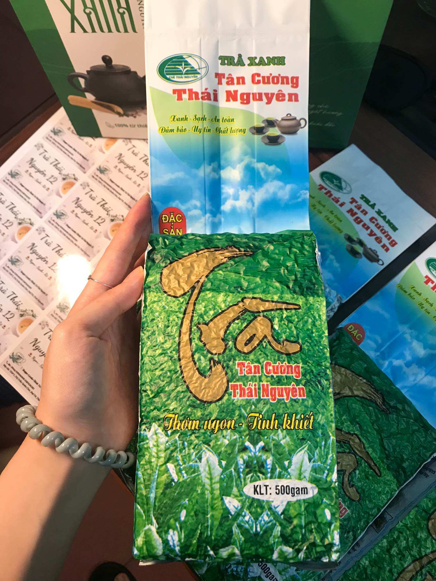  Chè Tân cương Thái Nguyên 1kg 2 túi 500g _Túi hút chân không Lụa đặc sản_ Tặng kèm túi xách 