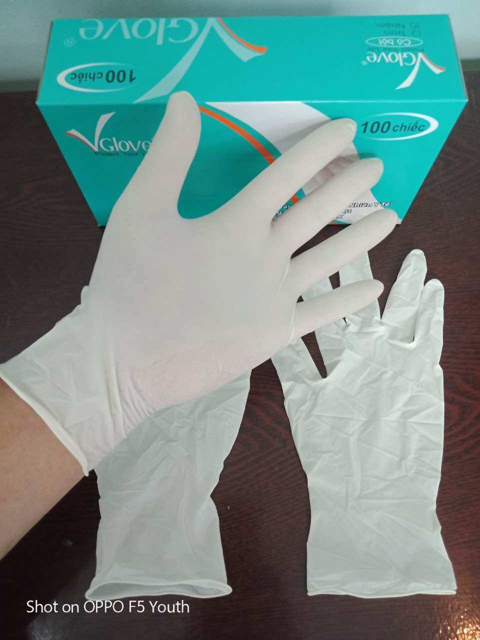 Găng tay y tế latex vglove màu trắng có bột và không bột