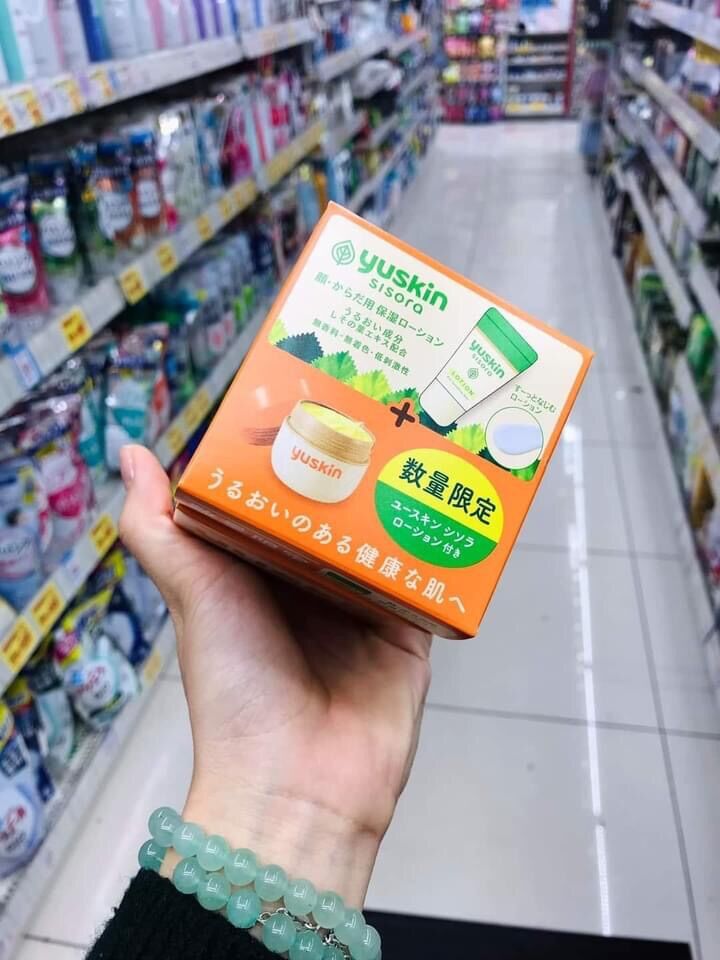[120 GRAm, Tặng tuýp 10g, mẫu mới ] KEM NẺ, cấ ẩm, chăm sóc da tay YUSKIN A NỘI ĐỊA NHẬT BẢN