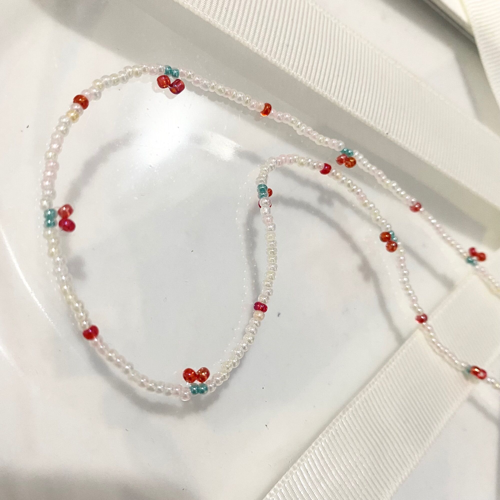 Vòng cổ chocker hạt cườm cherry ngọt ngào