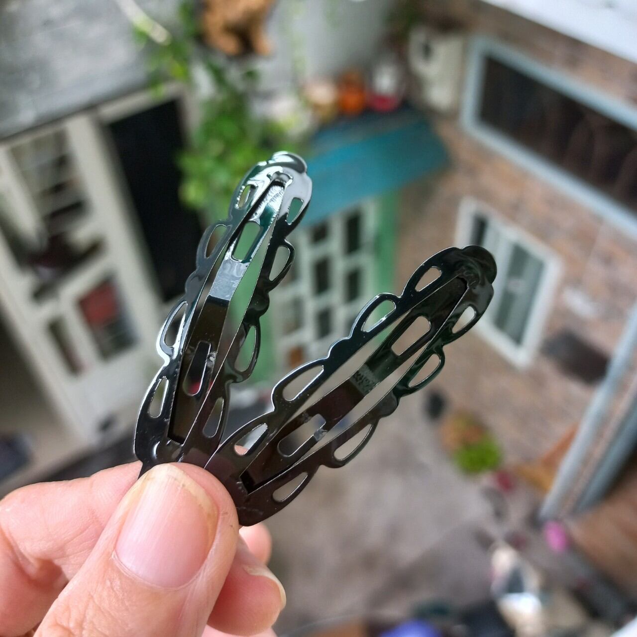 Một cặp kẹp mái kiểu màu đen (6cm)