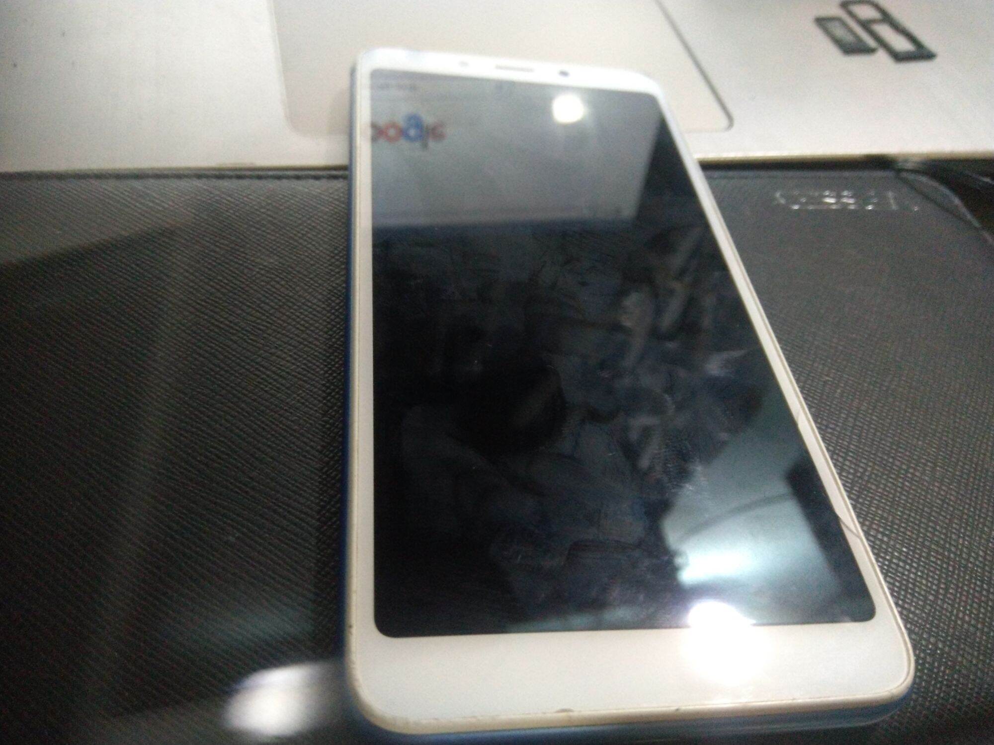 Redmi 6a nứt kính nhẹ