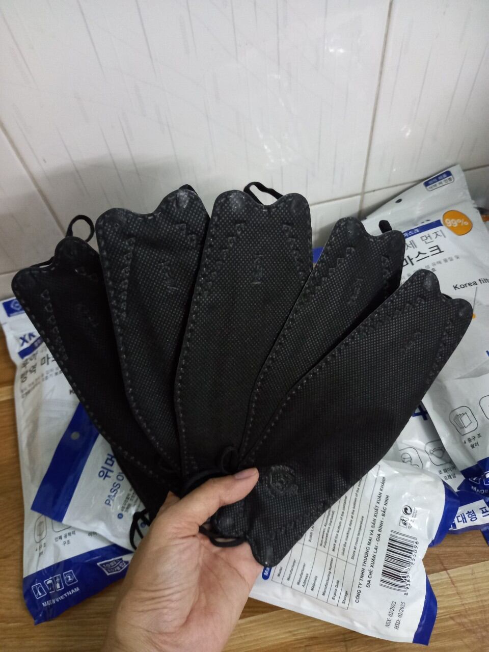 Khẩu trang kf94 màu đen thùng 300c.