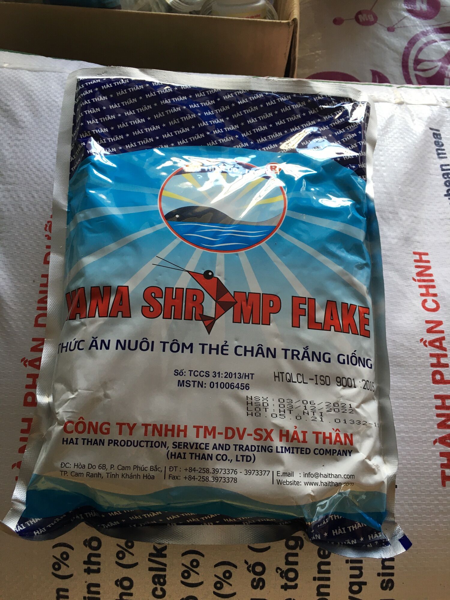 Thức ăn tôm thẻ chân trắng