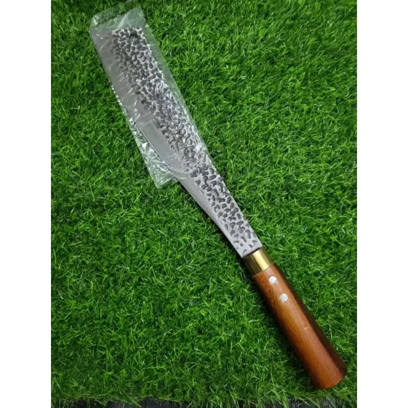 Dao chặt nhánh cây