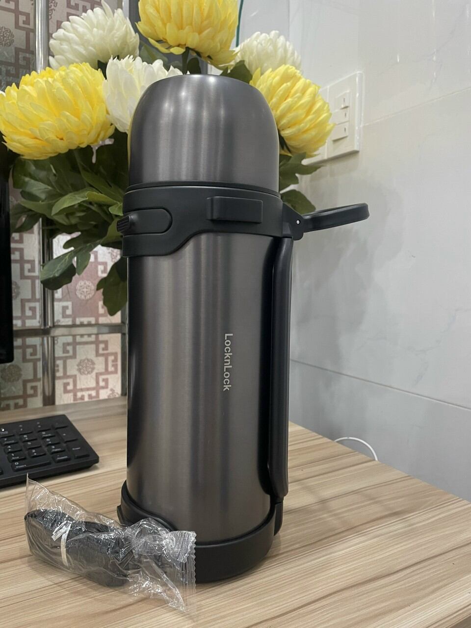 Bình giữ nhiệt LocknLock Easy Take Hot Tank - 1.8L ( Đen, Xám, Xanh)
