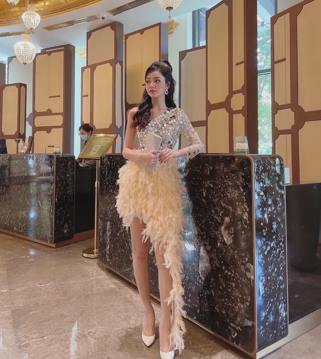 ✨ Đầm body lệch vai đuôi tôm đính đá phối lông✨ HÌNH THẬT