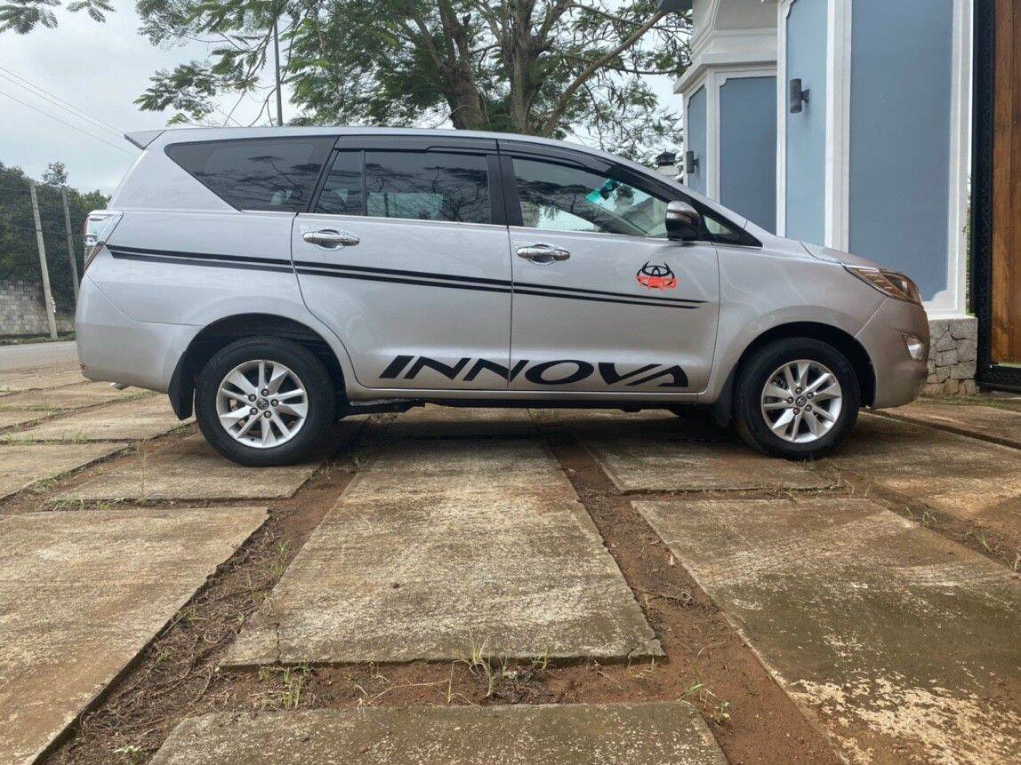 Tem dán xe Innova mẫu mới nhất