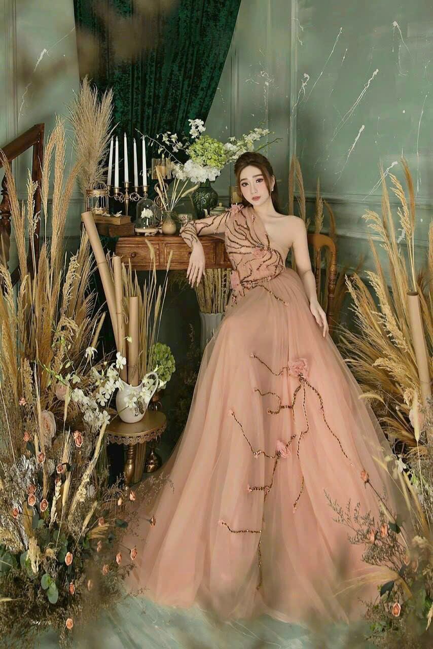 ĐẦM MÀ HOA LỆCH VAI