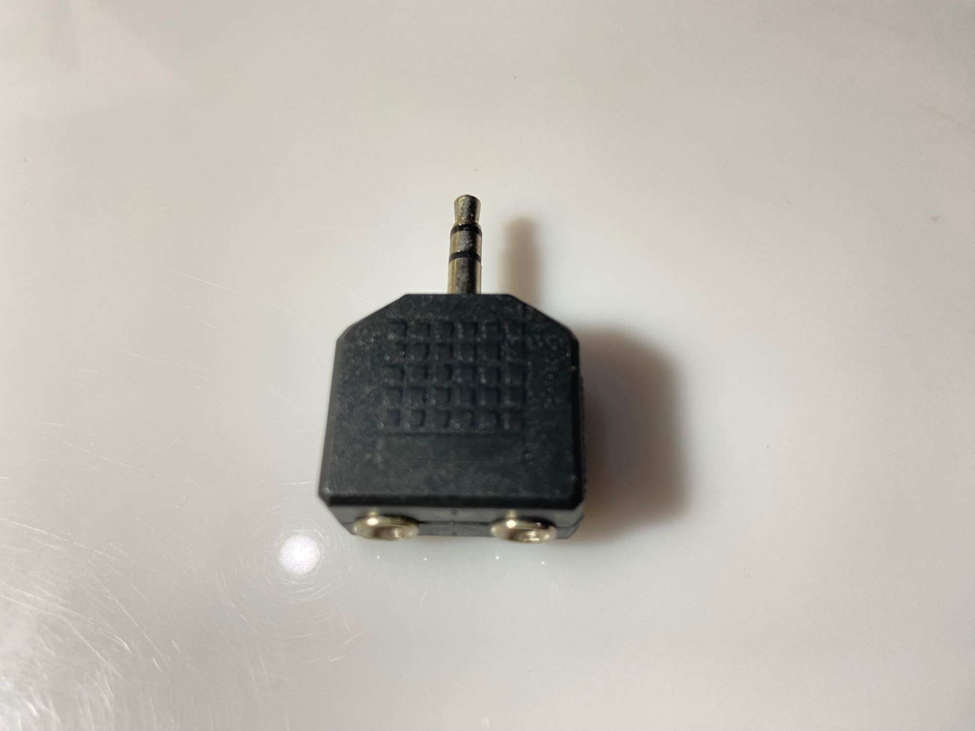 Cổng chia jack 3.5 đực thành 2 jack 3.5 cái