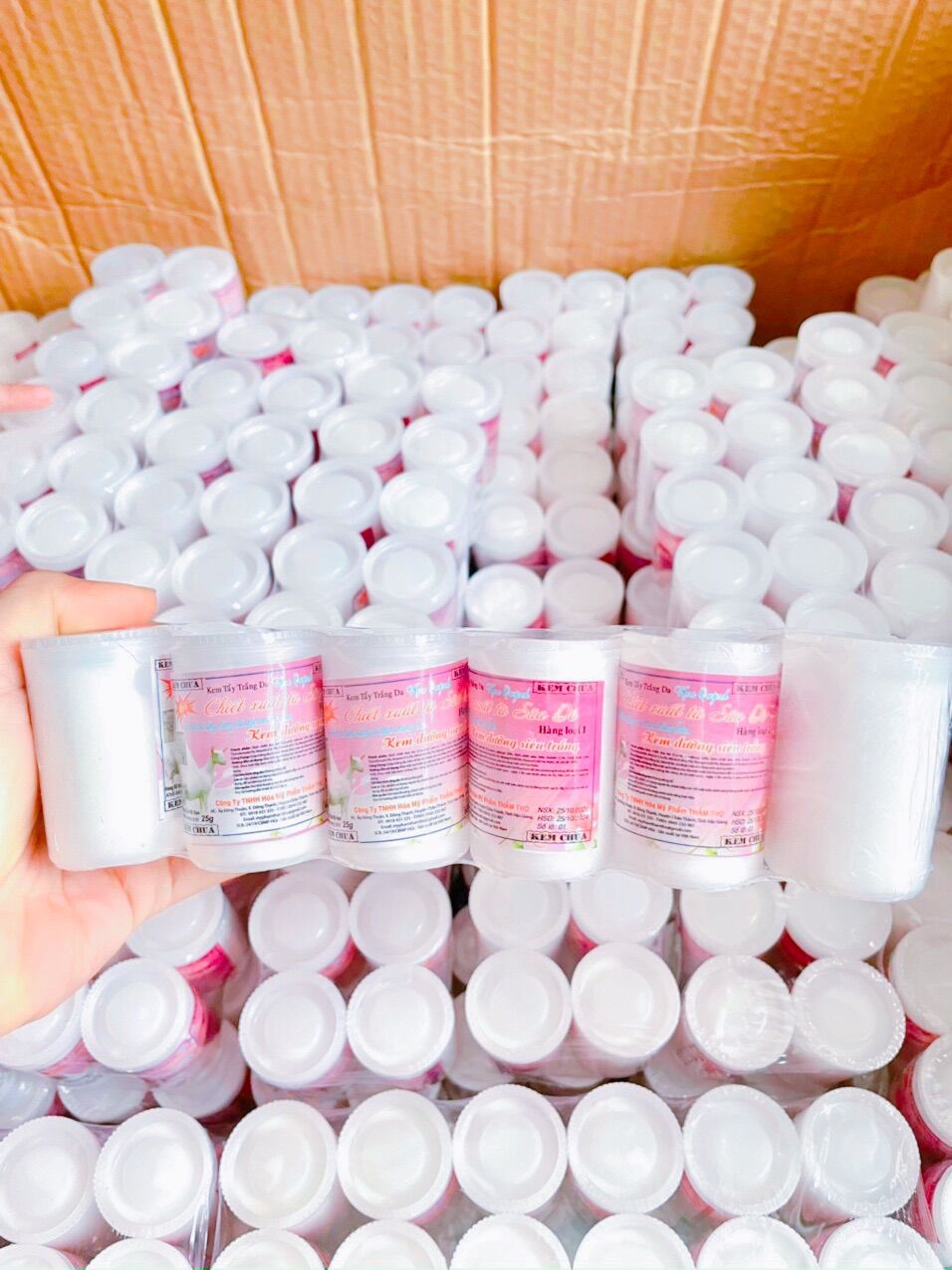 Lẻ 1 hộp kem chua sữa dê