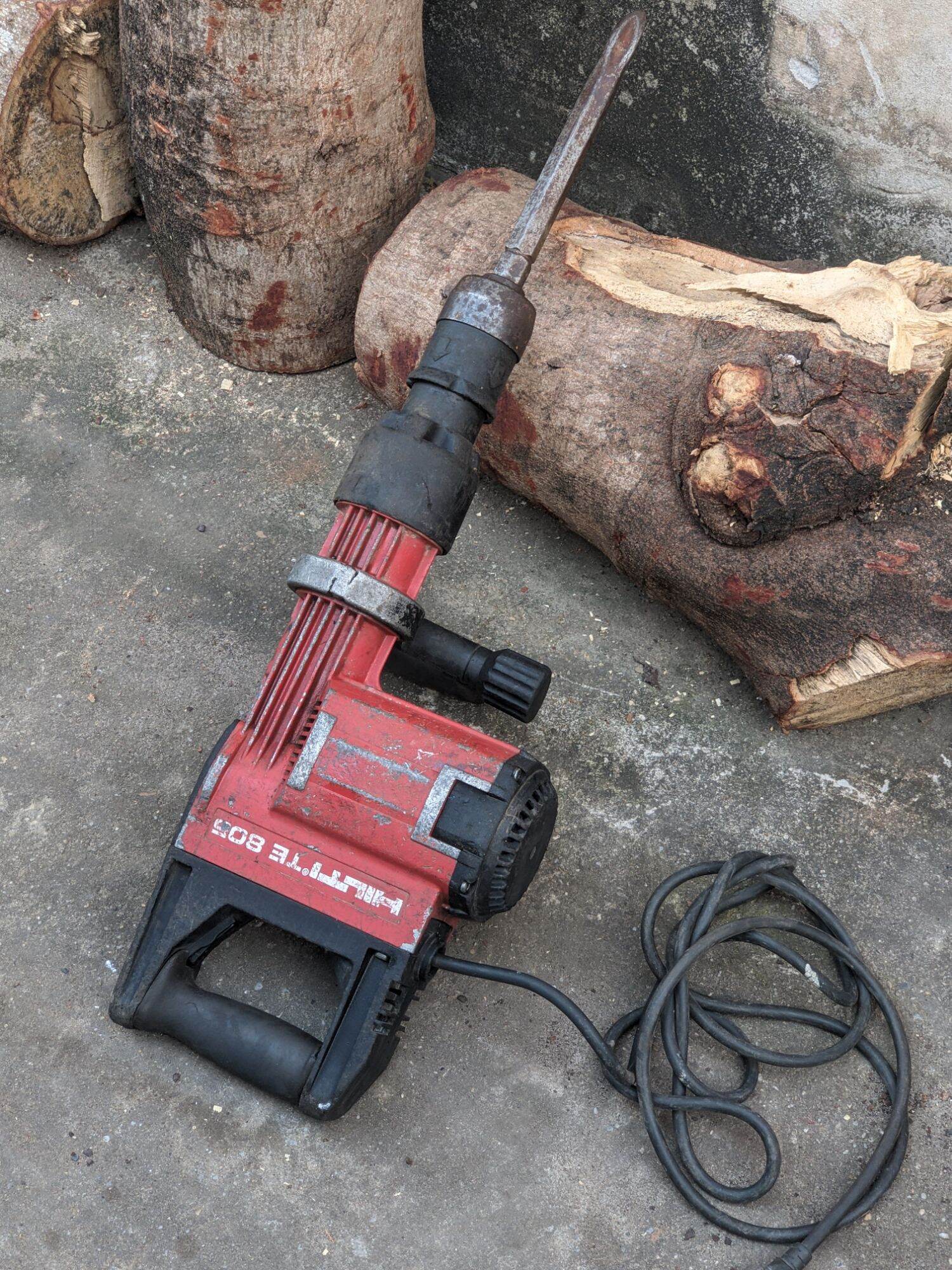 Đục bê tông Hilti TE 805 ĐỨC Mũi 22mm công suất 1350w